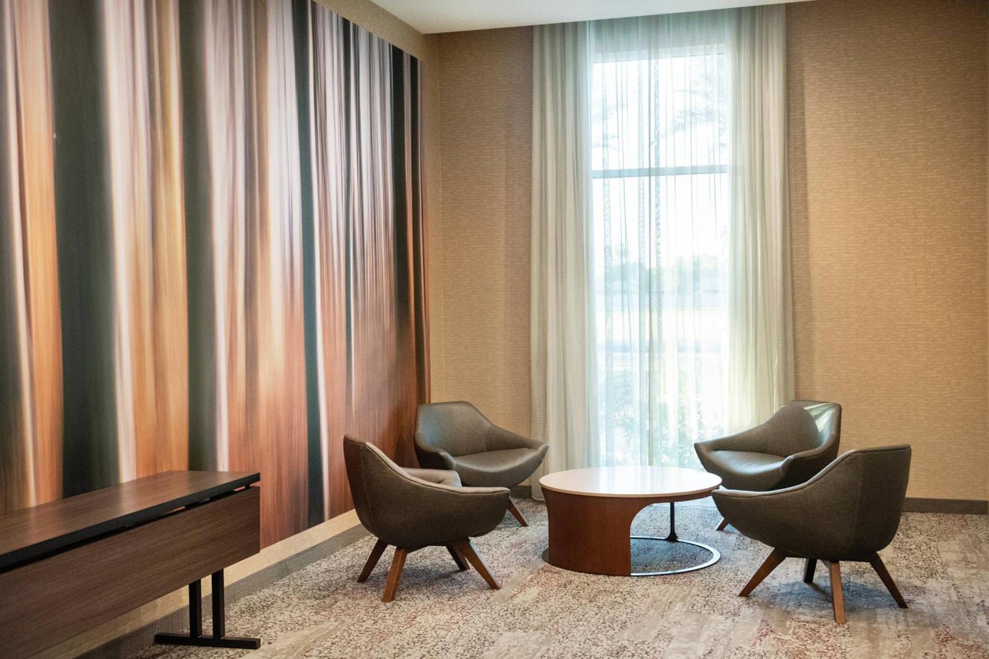 Courtyard By Marriott Mesa At Wrigleyville West Εξωτερικό φωτογραφία